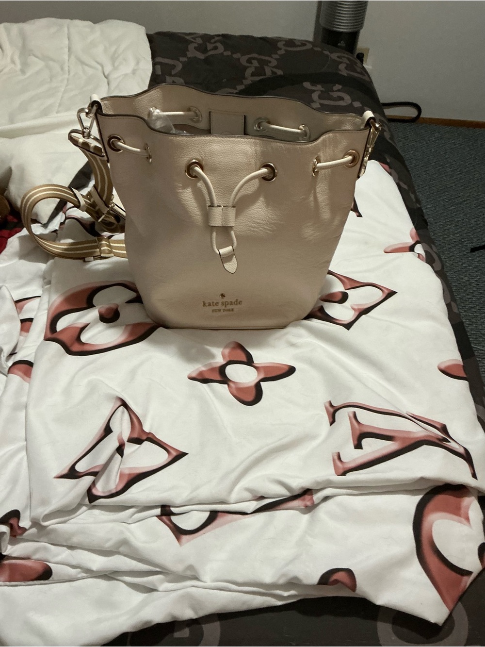 kate spade cream leather drawstring bucket shoulder bag